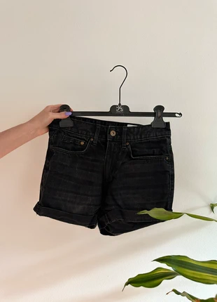 Black denim shorts H&M tg. 34, marque: H&M, état: Très bon état, taille: XS / 34 / 6, 5,00 €, 5,95 € Protection acheteurs incluse
