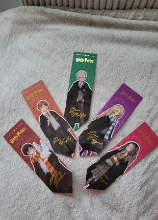 5 marques pages Harry Potter en carton, marque: Harry Potter, état: Neuf sans étiquette, 5,00 €, 5,95 € Protection acheteurs incluse