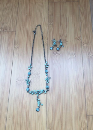 Parure avec collier et boucles d’oreilles fleurs feuilles et branches d’arbres bleues, marque: histoire d'or, état: Très bon état, 5,00 €, 5,95 € Protection acheteurs incluse