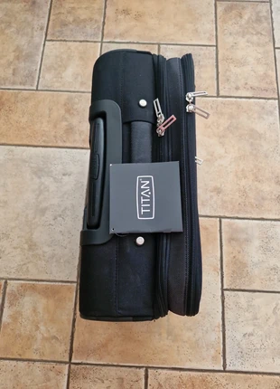Titan Koffer 25L, merk: Titan, staat: Nieuw met prijskaartje, € 45,00, € 47,95 inclusief Kopersbescherming