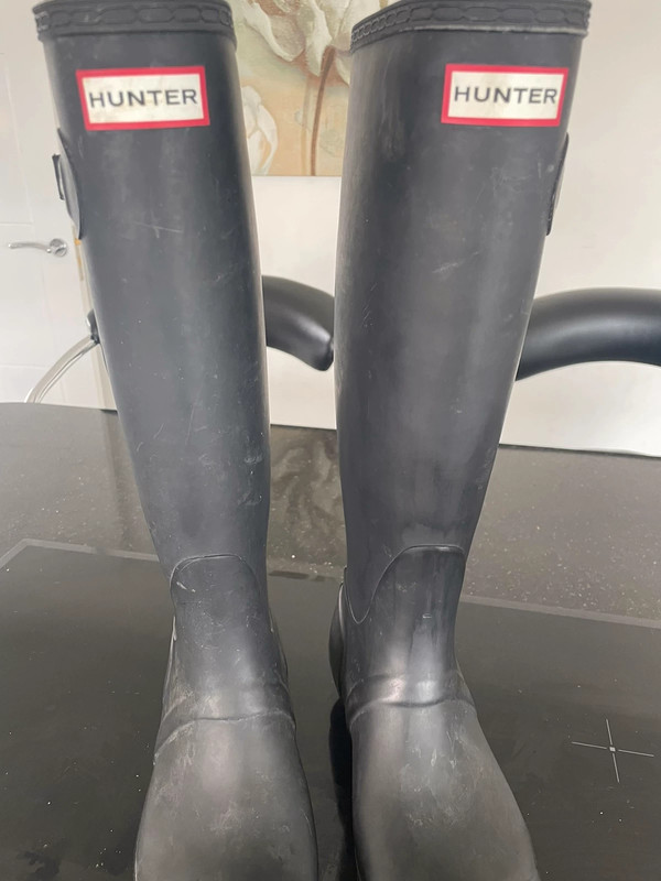 Black tall hunter wellies size 4