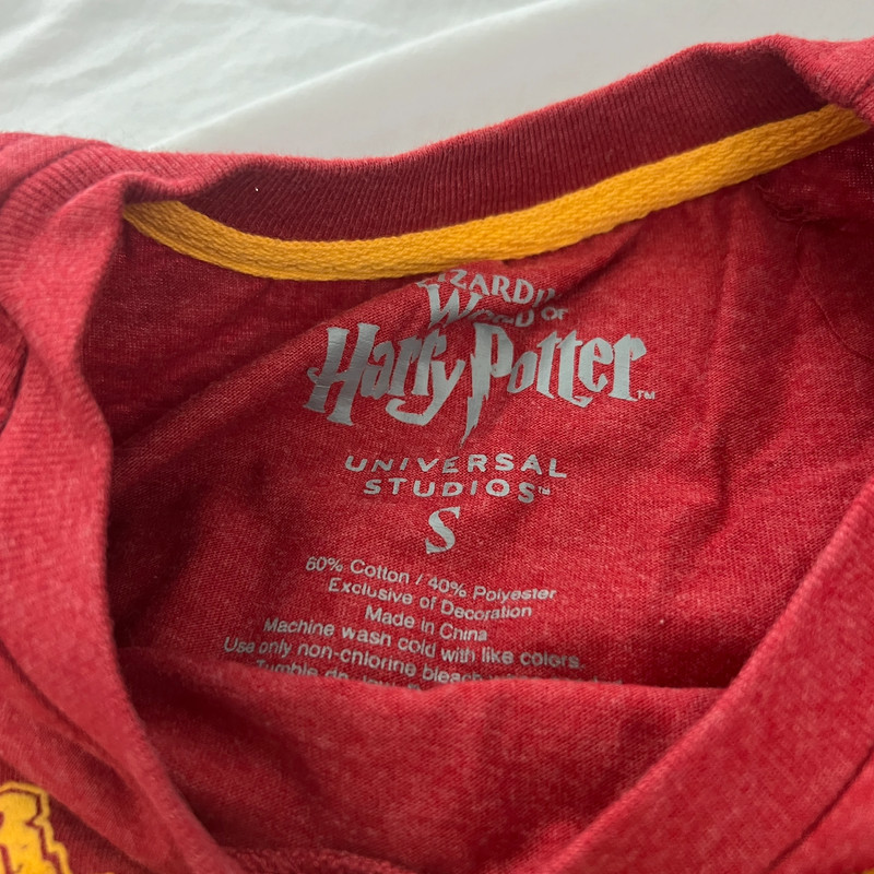 the wizarding world of Harry Potter Quidditch Gryffindor short sleeve tee 4