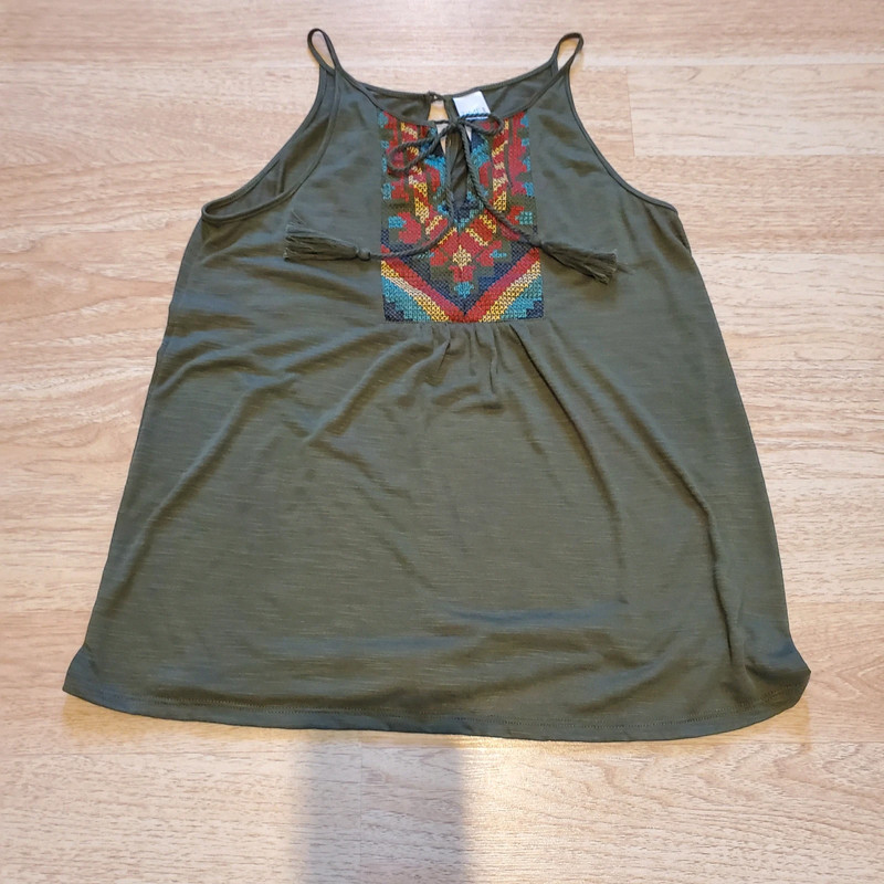 Nive tank size small strech.. 2