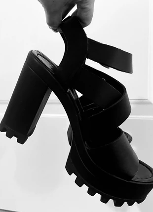 Sandali Sisley – Come Nuove, Eleganti e Comode!, merk: Sisley, staat: Nieuw zonder prijskaartje, maat: 36, € 12,00, € 13,30 inclusief Kopersbescherming