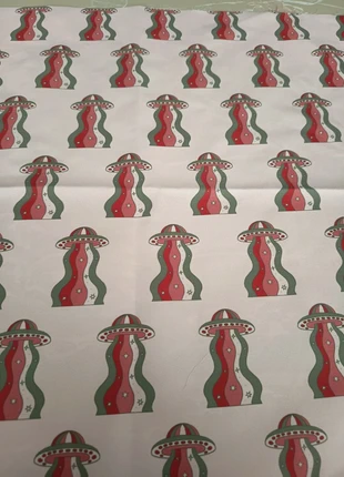 Tissu OVNI, marque: TISSU, état: Très bon état, 3,00 €, 3,85 € Protection acheteurs (Pro) incluse