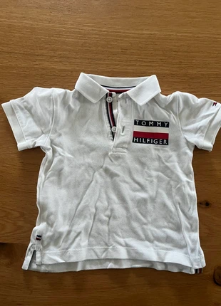 Tommy hilfiger polo, marque: Tommy Hilfiger, état: Bon état, taille: 9-12 mois / 74 cm, 3,00 €, 3,85 € Protection acheteurs incluse