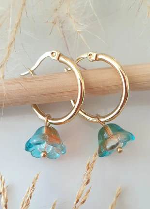 Créoles dorées avec petites fleurs clochettes 🌸, condition: Very good, €6.00, €7.00 includes Buyer Protection Pro