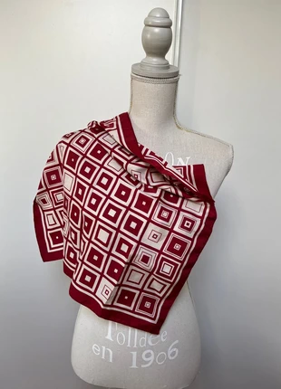 Foulard damiers rouges, état: Neuf sans étiquette, 4,00 €, 4,90 € Protection acheteurs incluse