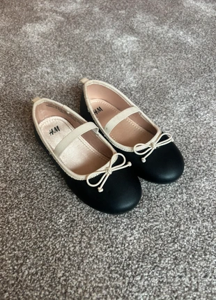 H&M ballerinas 27, merk: H&M, staat: Heel goed, maat: 27, € 3,50, € 4,38 inclusief Kopersbescherming