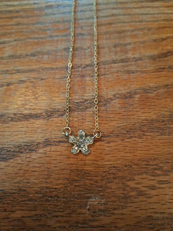 Tiny gold flower pendant necklace with rhinestones 1