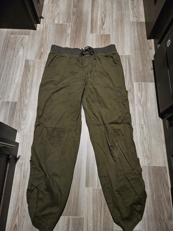 Womens army color cargo pants 1