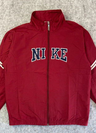 Veste coupe vent Nike vintage rouge bordeaux logo brodé - XS, marque: Nike, état: Bon état, taille: XS, 24,90 €, 26,85 € Protection acheteurs incluse