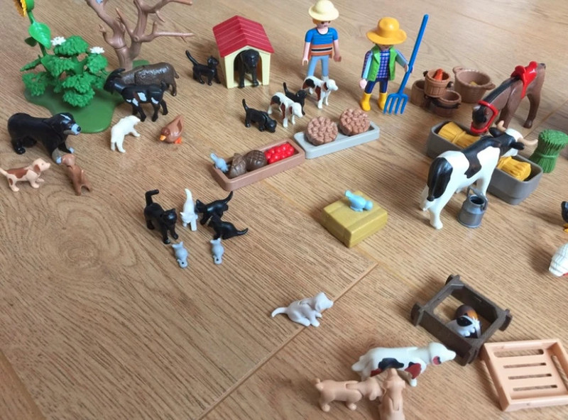 Playmobil Ancienne maison à étage avec ranch de chevaux 56 pièces - Label  Emmaüs