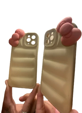 Coque iPhone 11 Pro – Coquette Hello Kitty 🎀, marca: Sanrio, estado: Novo sem etiquetas, €3.00, €3.85 inclui Proteção do Comprador