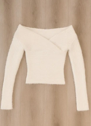 Pull blanc épaules dénudées en maille douce, brand: CHIC, condition: Very good, size: S / 36 / 8, €45.00, €47.95 includes Buyer Protection