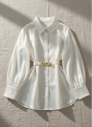 Chemise satinée blanche avec ceinture dorée – Taille S, marque: Vintage Love, état: Très bon état, taille: S / 36 / 8, 28,00 €, 30,10 € Protection acheteurs incluse