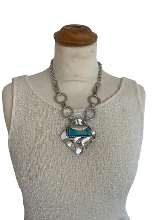 Stylish vintage necklace in silver colour with a blue stone, marca: Vintage Dressing, estado: Muy bueno, 4,00 €, 4,90 € Protección al comprador incluida