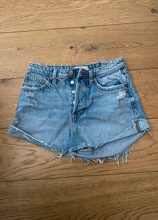 Short en denim Zara, marke: Zara, zustand: Sehr gut, größe: S / 36 / 8, 10,00 €, 11,20 € inklusive Vinted-Käuferschutz