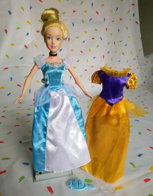 Poupée princesse Disney Cendrillon et Belle et la Bete