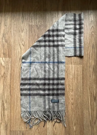Écharpe Burberry, brand: Burberry, condizioni: Ottime, €54.99, €58.44 include la Protezione acquisti