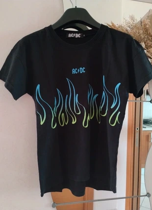 T-shirt Ac-dc🔵, marke: AC/DC, zustand: Gut, größe: 12 Jahre / 152, 4,00 €, 4,90 € inklusive Vinted-Käuferschutz