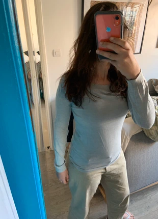 Petit pull 39% en soie , marke: Armani, zustand: Neu, größe: M / 38 / 10, 10,00 €, 11,20 € inklusive Vinted-Käuferschutz