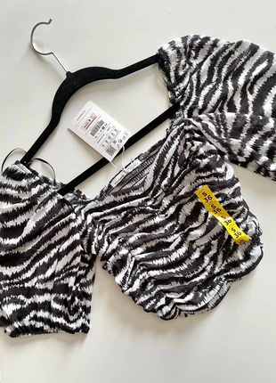 Crop top avec un imprimé zébré, brand: Pull & Bear, condition: New with tags, size: S / 36 / 8, €9.00, €10.15 includes Buyer Protection