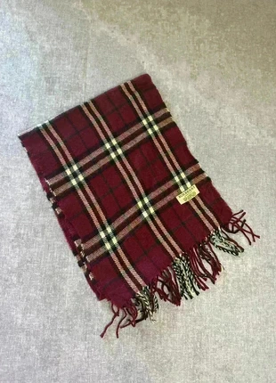 Écharpe Burberry bordeaux, marke: Burberry, zustand: Sehr gut, 45,00 €, 47,95 € beinhaltet Vinted-Käuferschutz Pro