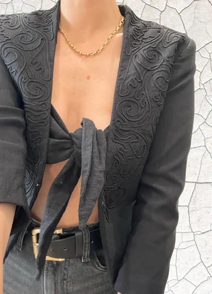 Veste noire blazer brodée H&M, marca: H&M, estado: Muito bom, tamanho: S / 36 / 8, €14.90, €16.35 inclui Proteção do Comprador