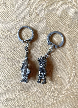 Vintage metal snowwhite and the dwarves keychain retro accessory dwarf fantasy leprechaun fairytale, merk: Disney, staat: Goed, € 5,00, € 5,95 inclusief Kopersbescherming