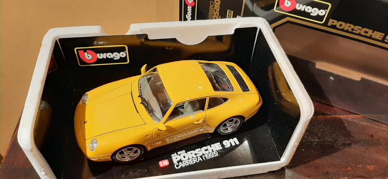 ② burago petite voiture Porsche 911 carrera 1/18 — Voitures miniatures