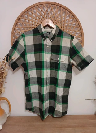 Camisa de cuadros en tonos verdes, grises y blancos de la marca DC, talla S, merk: DC, staat: Heel goed, maat: S, € 8,00, € 9,10 inclusief Kopersbescherming