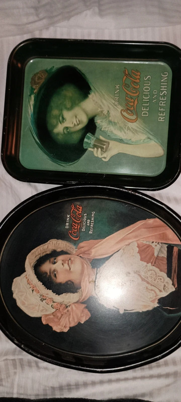 Set of 2 Vintage Coca-Cola Trays 1