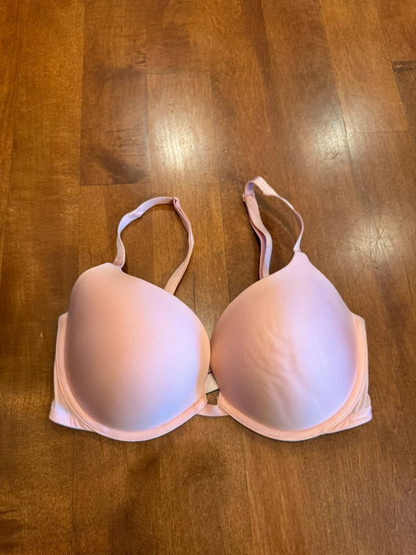 Woman’s Victoria’s Secret push-up bra 1