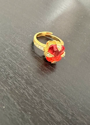 Bague fantaisie dorée + pierre rouge + pierres blanches , zustand: Sehr gut, größe: 54.3 mm / 17.3 mm Ø, 1,00 €, 1,75 € inklusive Vinted-Käuferschutz