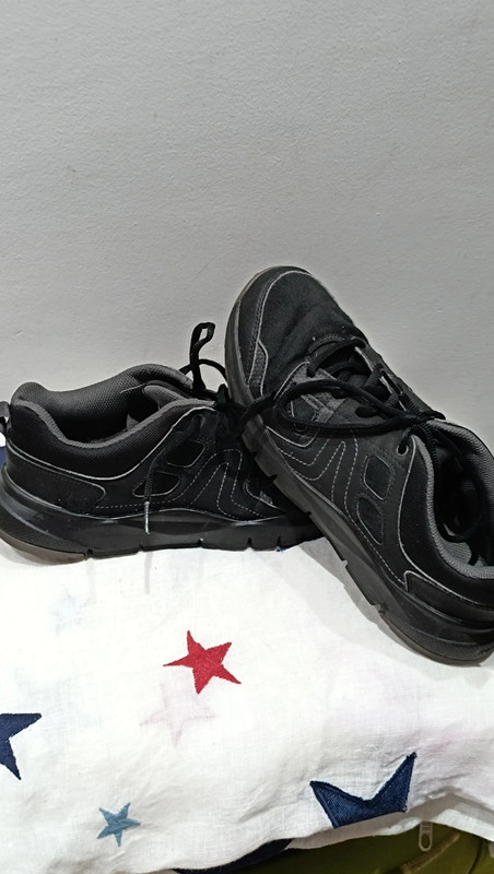 Zapatillas negras hombre decathlon sale