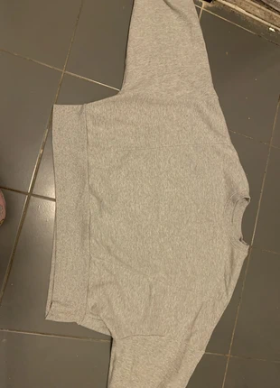 Pull court kiabi gris, marque: Kiabi, état: Neuf sans étiquette, taille: L / 40 / 12, 8,00 €, 9,10 € Protection acheteurs incluse