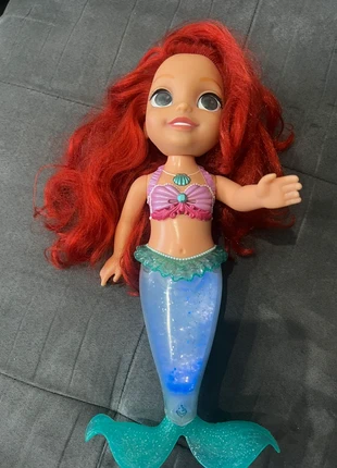 poupée ariel, merk: Disney, staat: Heel goed, maat: 4 jaar / 104 cm, € 12,00, € 13,30 inclusief Kopersbescherming
