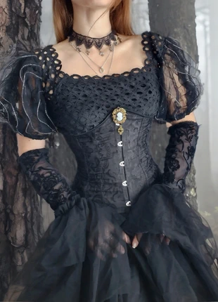 Haut princesse noir en dentelle avec manches ballon, marke: MAY, zustand: Sehr gut, größe: S / 36 / 8, 19,00 €, 20,65 € inklusive Vinted-Käuferschutz
