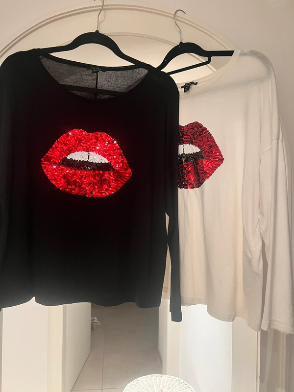 Set of two sequin ‘Lip’ round neck tops 1