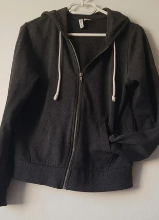 Sweat zipé gris à capuche cordon blanc, marque: H&M Divided, état: Très bon état, taille: S / 36 / 8, 2,50 €, 3,33 € Protection acheteurs incluse