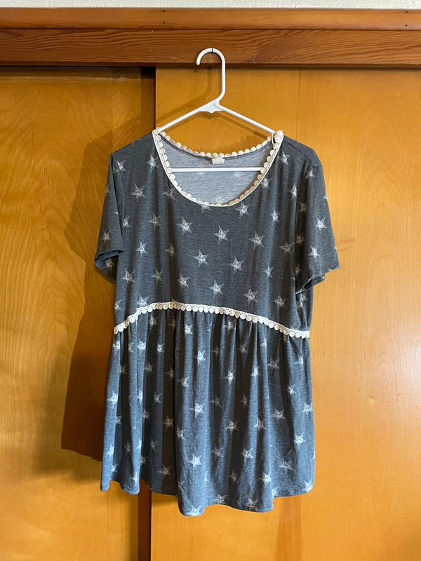 Soft gray top with stars 1