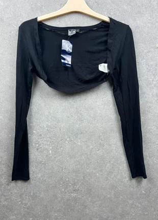 Boléro noir à manches longues – Kiabi, taille M (neuf avec étiquette) 🖤, merk: Kiabi, staat: Nieuw met prijskaartje, maat: M / 38 / 10, € 2,00, € 2,80 inclusief Kopersbescherming