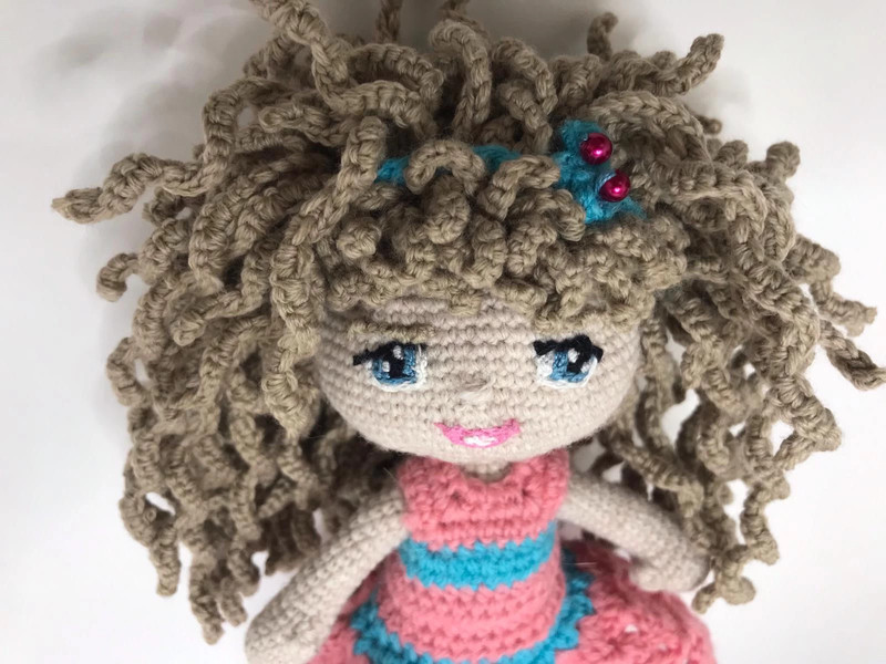 Bambola amigurumi 2025