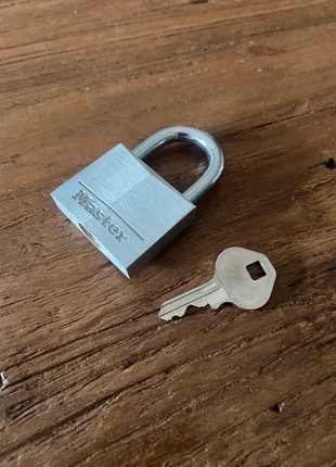 Cadenas + clé, merk: Inconnu, staat: Nieuw zonder prijskaartje, € 1,00, € 1,75 inclusief Kopersbescherming