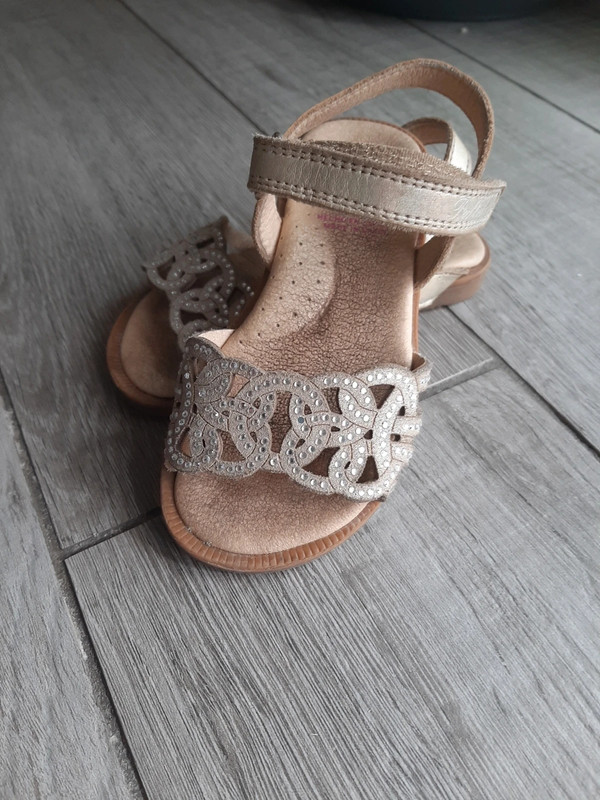 Sandali bimba taglia 24 Vinted