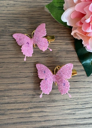 Haarclips vlinder glitter, merk: by J&B, staat: Nieuw zonder prijskaartje, € 1,00, € 1,75 inclusief Kopersbescherming Pro