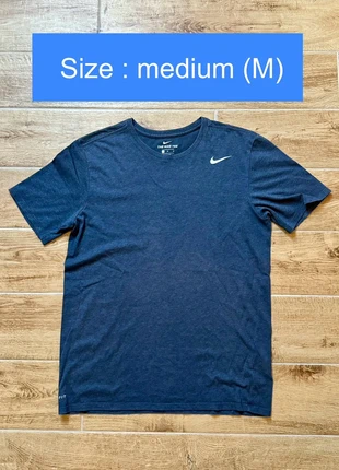 T-shirt de sport - Nike - court - tennis - M, marke: Nike, zustand: Sehr gut, größe: M, 19,99 €, 21,69 € beinhaltet Vinted-Käuferschutz Pro