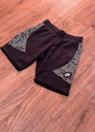 Short Jogging Nike Noir Vintage avec Design Original M, brand: Nike, condizioni: Ottime, taglia: M, €19.00, €20.65 include la Protezione acquisti Pro