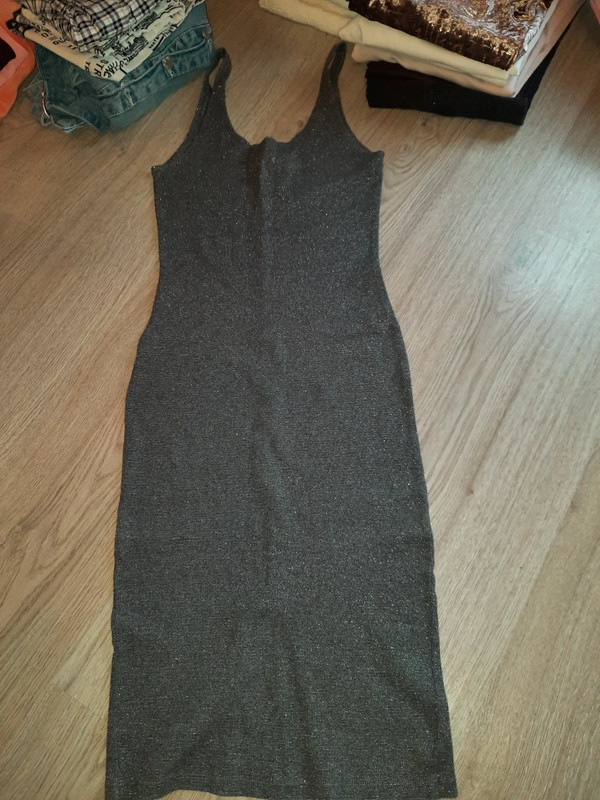 Vestido gris con purpurina